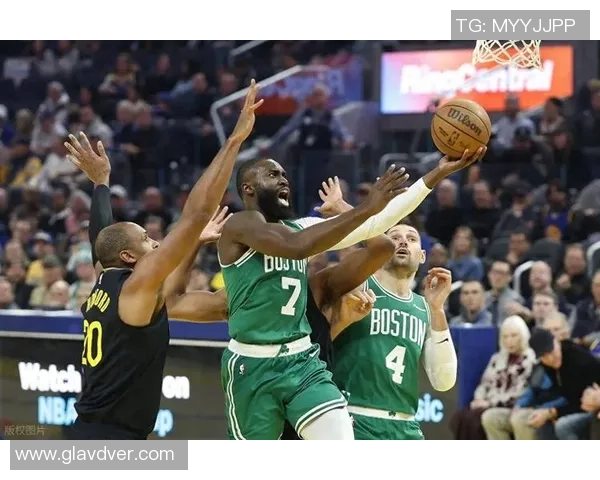 杰伦布朗NBA生涯总得分突破13000分成为凯尔特人历史第12位得分手